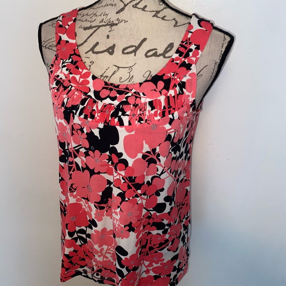 💗🖤NWOT Rafaella Floral Top🖤💗 - Picture 4 of 12